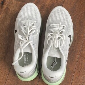 Nike Men’s White and Green Running Shoes NEW